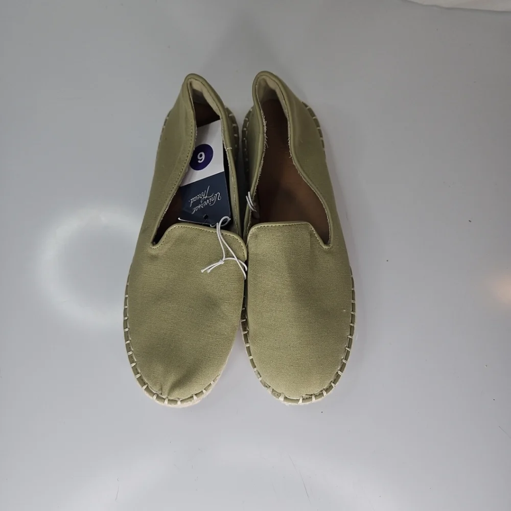 Universal Thread comfortable womens